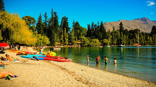 queenstown-beach-and-waterfront