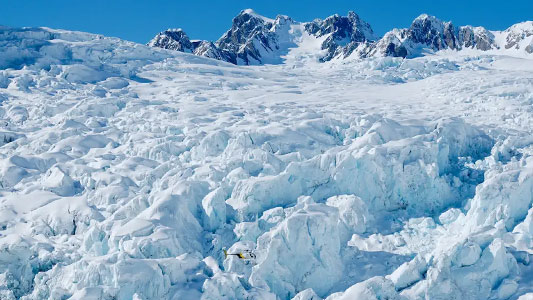 spectacular-fox-glacier-with-snow-landing